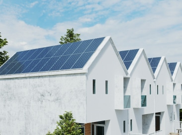 solar-panels-on-the-roof-of-the-modern-house